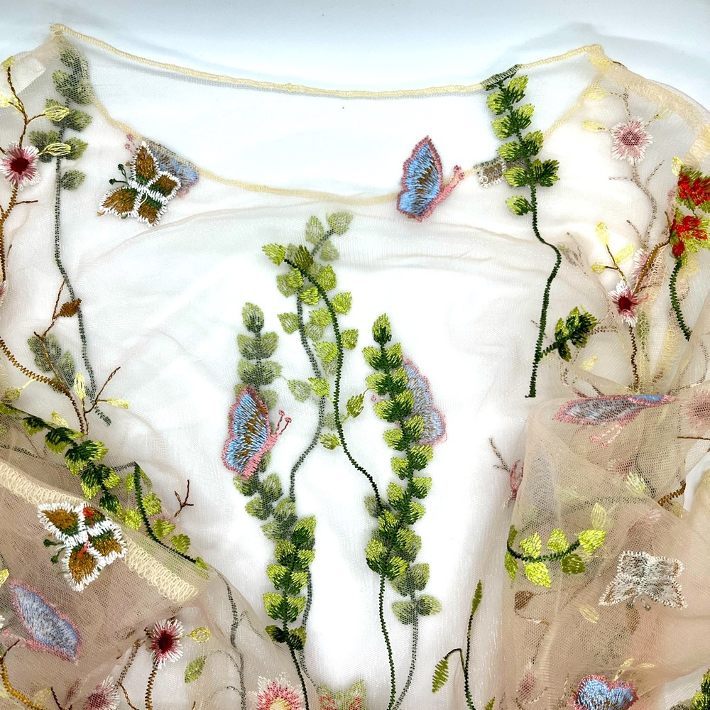 Lace dress embroidered